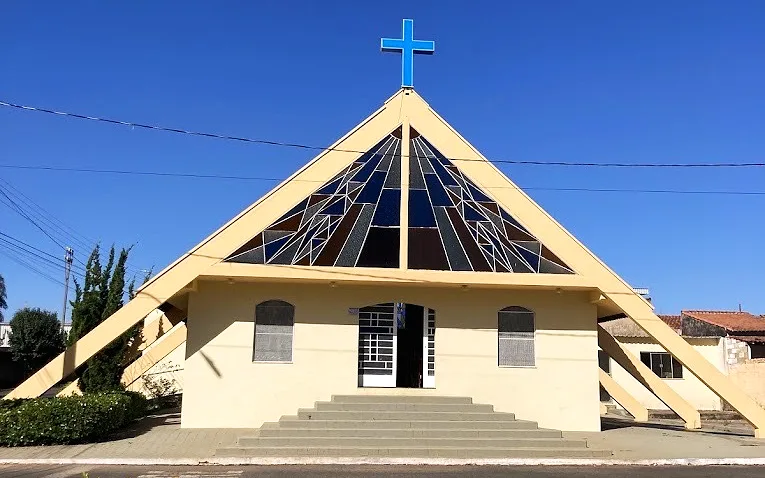 Fachada da Igreja Santa Edwiges, em Pouso Alegre
